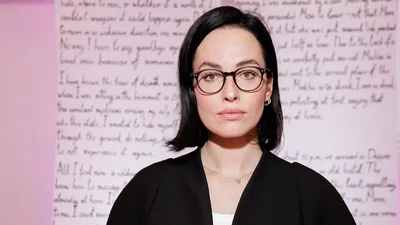 Що читає зірка: Даша Астаф'єва рекомендує непересічну книжку