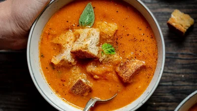 Наваристый томатный суп – лучшая идея для семейного обеда