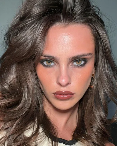 Изысканный макияж в стиле 'mob wife makeup' захватил весь Instagram - фото - фото 594483