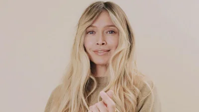 Лишь три шага: Вера Брежнева продемонстрировала, как быстро делает красивый макияж