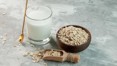Домашнее овсяное молоко: рецепт легкого и полезного растительного напитка