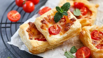 Очень быстрые слойки из четырех ингредиентов – проще закуски не бывает