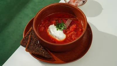 Борщ з червоної капусти – в такому варіанті цю легендарну страву ти ще не готувала