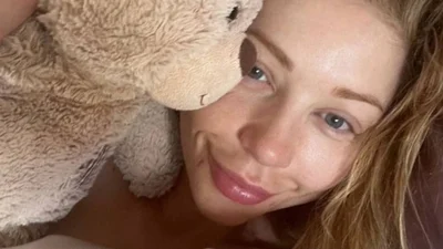 Сочная ягодка: на этих фото Тина Кароль позирует без капли мейка