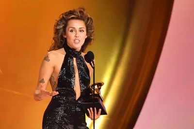 66th Annual Grammy Awards - Miley Cyrus - фото 595918