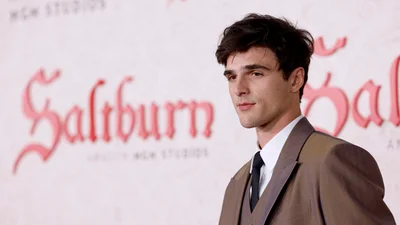 Горячий красавец Джейкоб Элорди напал на продюсера из-за шутки о "Солтберне"