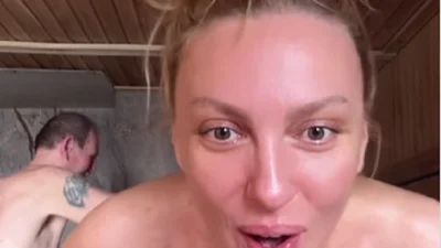 "Секундочку": Полякова показала, как ее хлестают в бане