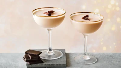 Коктейль на 14 февраля – сливочный напиток на ликёре, который завершит романтический ужин