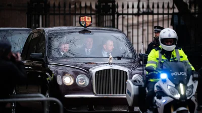 Чарльза ІІІ впервые заметили на публике после новости о раке - фото монарха