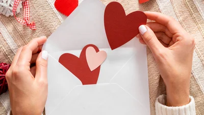 Как прикольно подписать валентинку: лучшие фразы ко Дню всех влюбленных