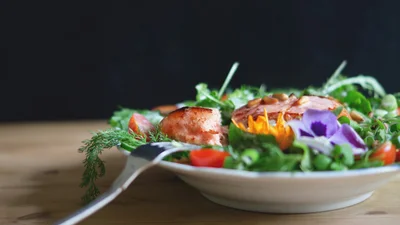 Рецепт салату, яким 23-річна обраниця Володимира Остапчука балує ведучого