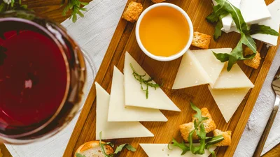 Как идеально нарезать сыр – этот лайфхак "сломал" Instagram