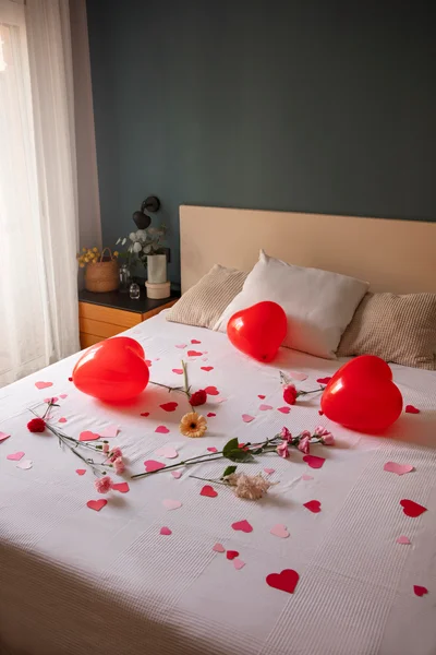 Романтика в каждом уголке: как подготовить дом ко Дню святого Валентина - фото 596915