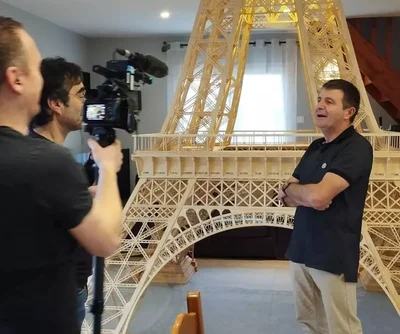 Француз потратил 8 лет, чтобы построить макет Эйфелевой башни из 700 тысяч спичек – фото - фото 597136