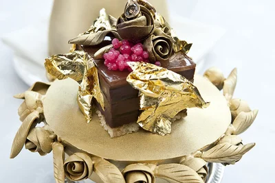 Бриллиантовый пирог и пудинг с золотом: самые дорогие десерты ко Дню Валентина - фото 597888