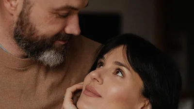 Нежные объятия, поцелуи, огоньки в глазах: как украинские звезды поздравляли с Днем влюбленных