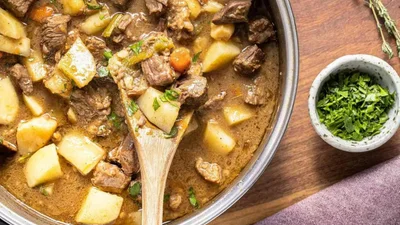 Сытная, ароматная и лучшая для ужина: топ-рецепт тушеной картошки с мясом