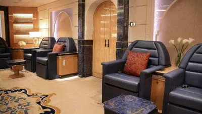 Спальни, галерея и даже больница: миллиардер сделал из самолета яхту – фото