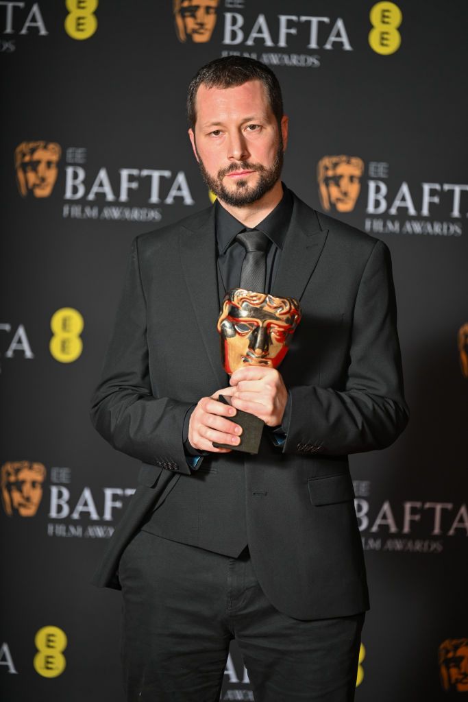 Мстислав Чернов з нагородою BAFTA - 598659 Мстислав Чернов з нагородою BAFTA - фото 598659