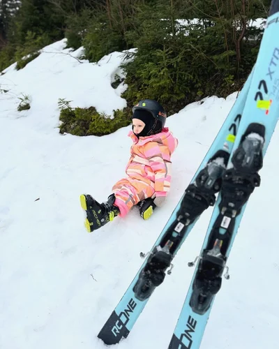 'Какие милашки': Влада Зинченко очаровала сеть отдыхом в горах со старшей дочерью - фото 598941