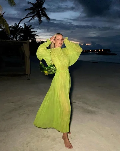 Леоні Ханне у зеленій сукні  - фото 599022