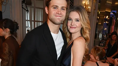 Звезды сериала "Белый лотос" подтвердили свой роман невероятно милым фото