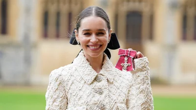 Принц Вільям нагородив голлівудську зірку Емілію Кларк орденом