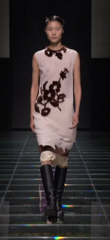 Взгляд в будущее: коллекция осень-зима 2024/2025 от Prada - фото 599567
