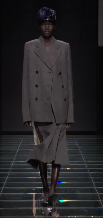 Взгляд в будущее: коллекция осень-зима 2024/2025 от Prada - фото 599569
