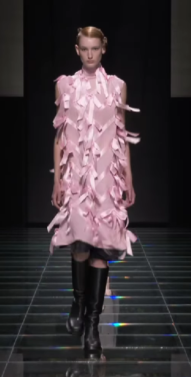 Взгляд в будущее: коллекция осень-зима 2024/2025 от Prada - фото 599570