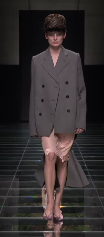 Взгляд в будущее: коллекция осень-зима 2024/2025 от Prada - фото 599571