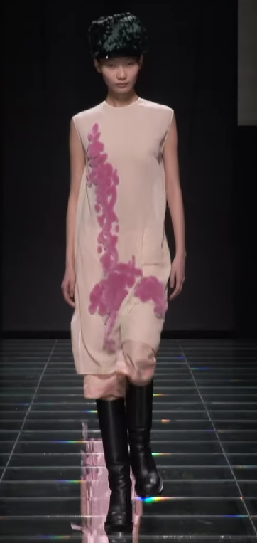 Взгляд в будущее: коллекция осень-зима 2024/2025 от Prada - фото 599573