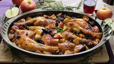 Удиви своих гостей этим вкусным рецептом куриных окорочков с яблоками