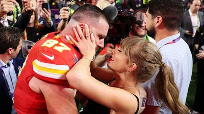 Тейлор Свіфт встановила правила у стосунках з Тревісом Келсом: не всі йому подобаються