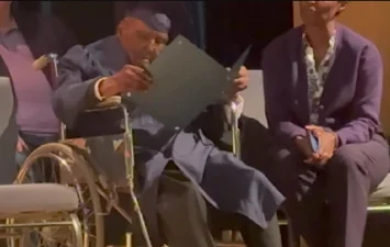 Вчитися ніколи не пізно: американець закінчив школу у 106 років