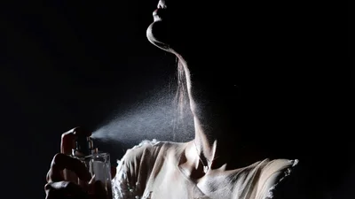 Не только шея: куда распылить парфюм, чтобы он держался дольше