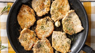 Жареные свиные отбивные – понадобится лишь сковородка и 20 минут