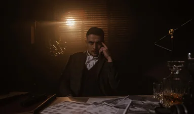 Репер ХАС влаштував допит своїй супутниці у новому відео "Винні"