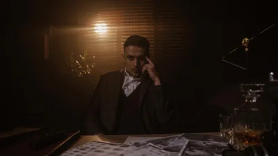 Репер ХАС влаштував допит своїй супутниці у новому відео "Винні"