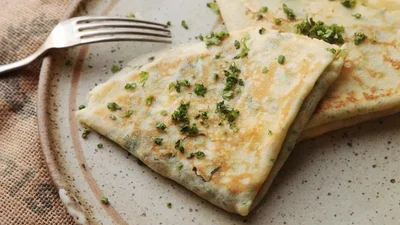 Апетитні млинці зі солоною начинкою, які рідні з’їдять умить – готуємося до Масниці