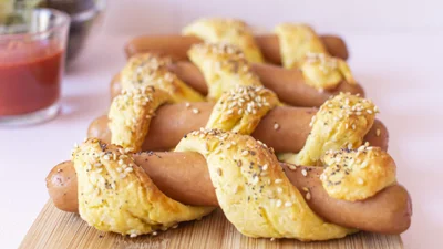 Сосиски в тесте – самый простой и быстрый рецепт, который ты когда-либо видела