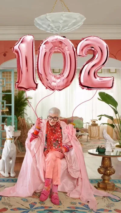 Самая модная долгожительница планеты Айрис Апфель умерла в возрасте 102 лет – 
лучшие луки - фото 600934