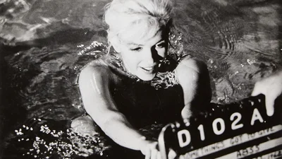 На продажу выставили участок на кладбище возле Мэрилин Монро: цена бешеная