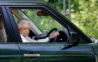 Загадочные британцы: 10 самых странных традиций королевской семьи - фото 601084