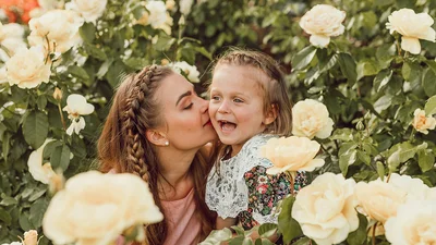 З 8 березня: привітання матусі у зворушливих віршах та картинках