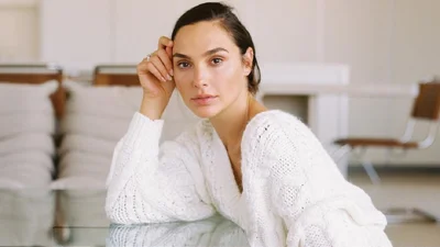 Галь Гадот поделилась трогательными фотографиями новорожденной дочери Ори