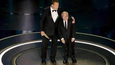Возз’єднання року: Шварценеггер та ДеВіто разом вийшли на сцену Оскара 2024