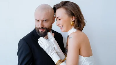 Зірка "Ліги сміху" і військовий ЗСУ Віктор Розовий одружився — пікантні весільні фото