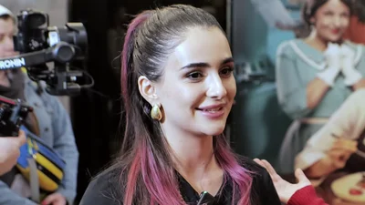 Анна Тринчер рассказала, чем закончилась история с ухажером, который засыпал ее цветами