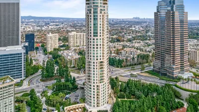 Ріанна хоче 25 млн доларів за колишній пентхаус Меттью Перрі: що всередині